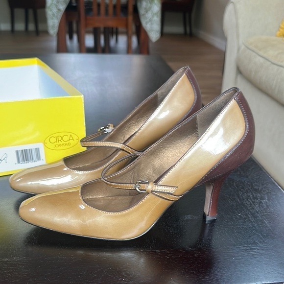Circa Joan&David Neutral Brown and Bronze Patent Leather Pumps - Picture 1 of 10